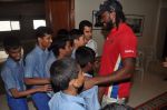 Chris Gayle spend time with NGO kids in Worli, Mumbai on 26th April 2013 (5).JPG